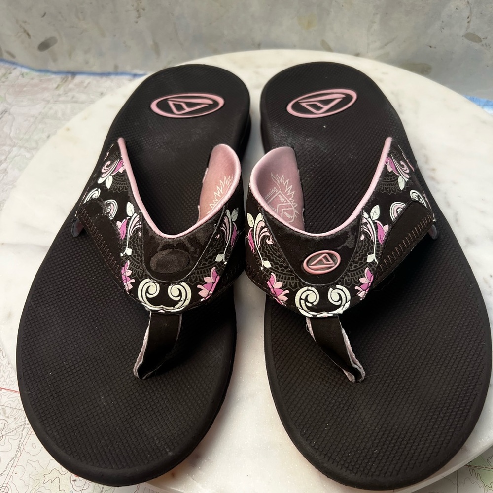 Reef Black and Pink Women's Sandals size 11